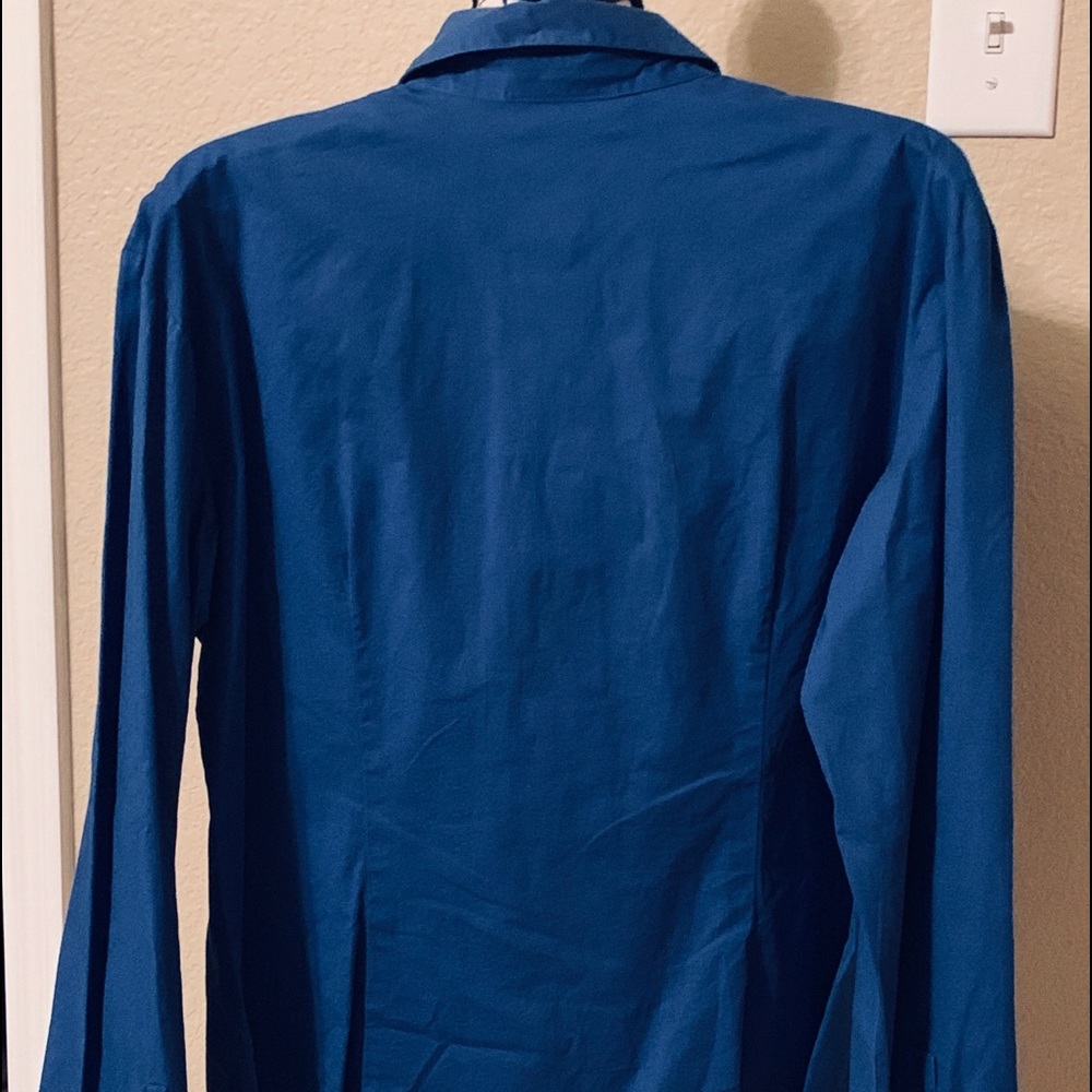 Ladies button down shirt 👕 - Picture 2 of 7